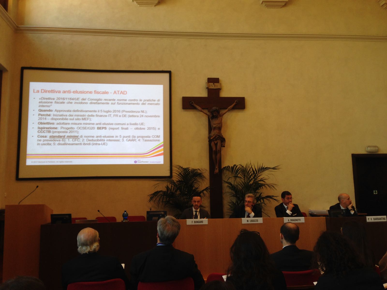 Palco del convegno presso l'Università Cattolica sulle opportuintà e i rischi fiscali per le società multinazionali
